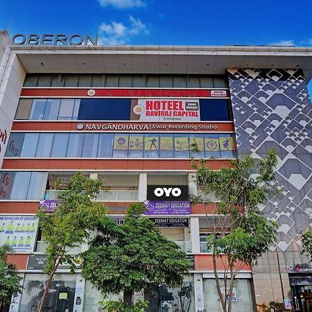 Collection O Hotel Swarg Surat Exteriör bild