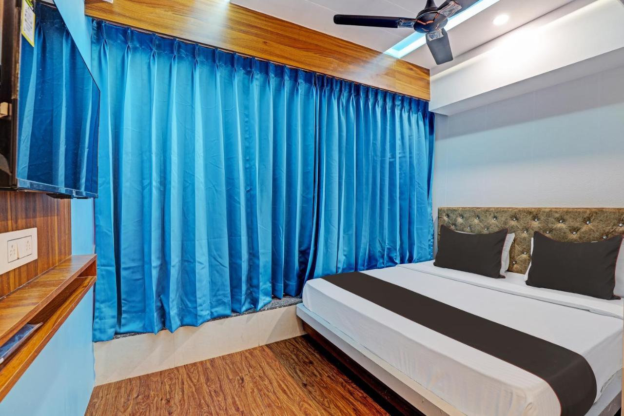 Collection O Hotel Swarg Surat Exteriör bild