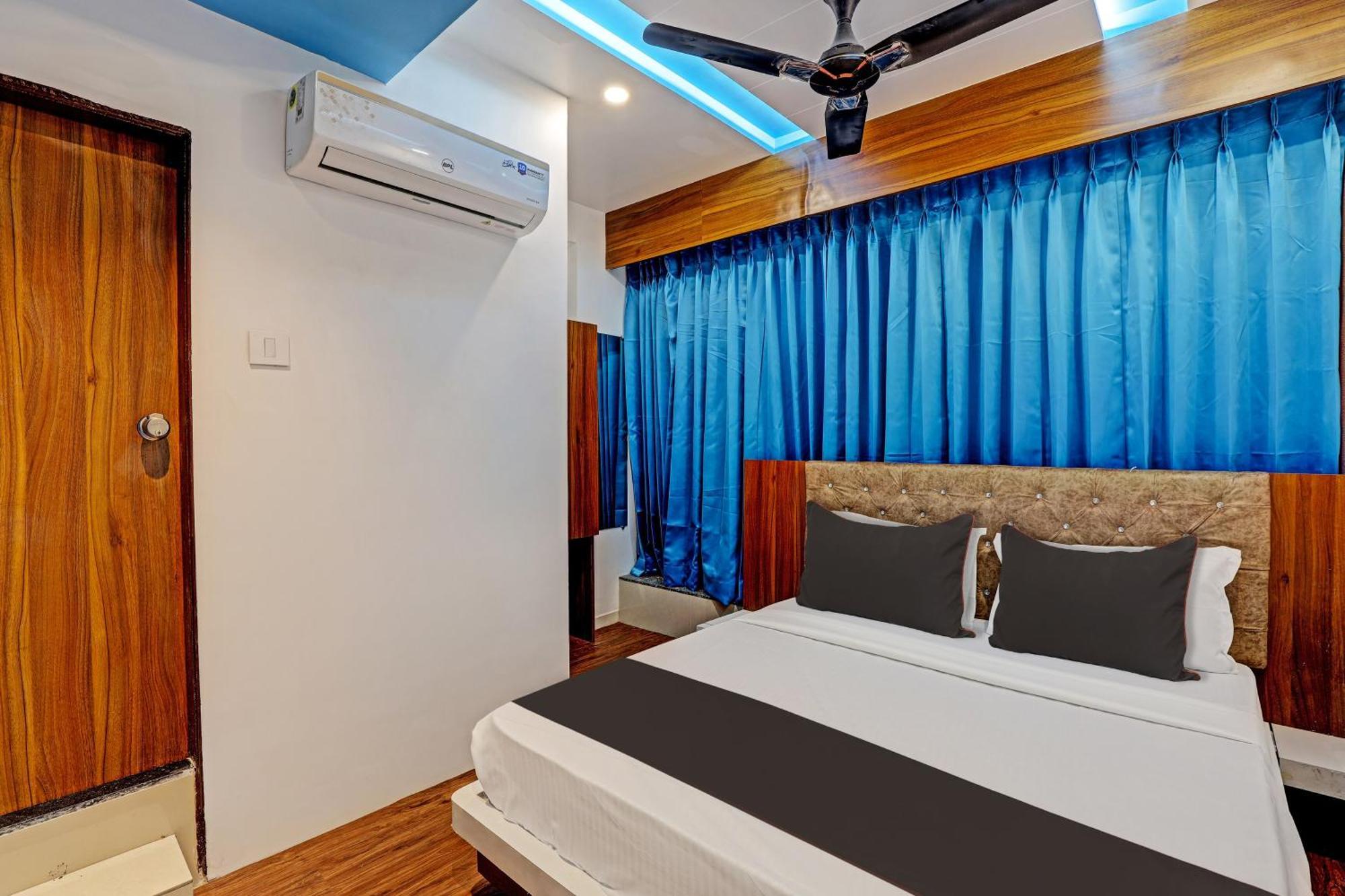Collection O Hotel Swarg Surat Exteriör bild