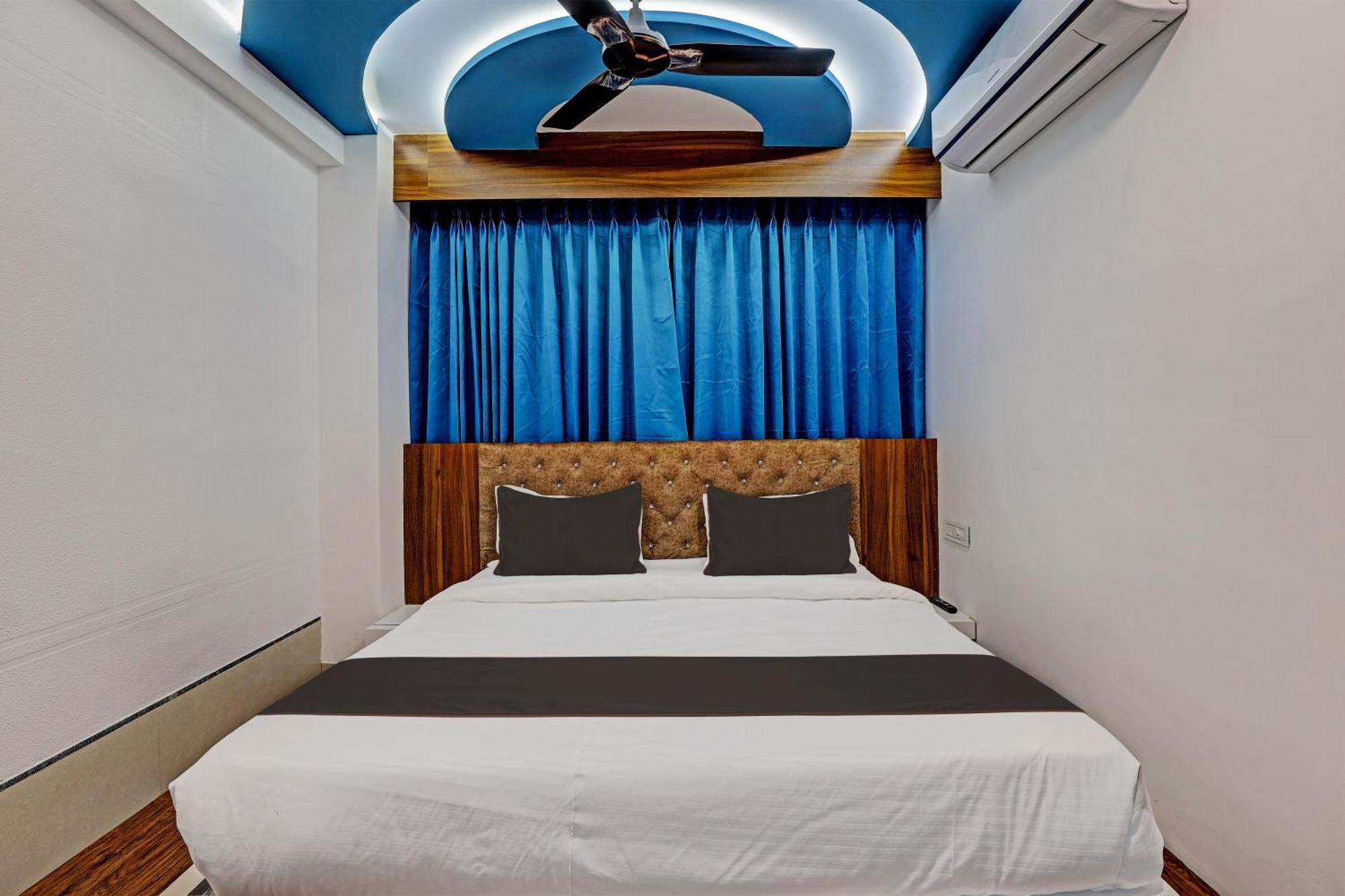 Collection O Hotel Swarg Surat Exteriör bild